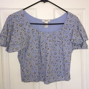 Floral ruffled sleeve crop top